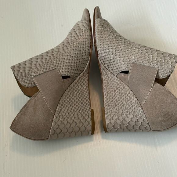 Donald Pliner Lizzy wedge shoes peep toe bootie size 9 grey - Picture 7 of 9